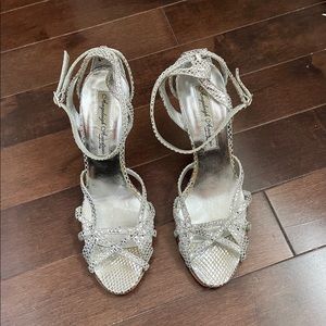 Angeleigh Anastasio Silver leather shoes, size 37